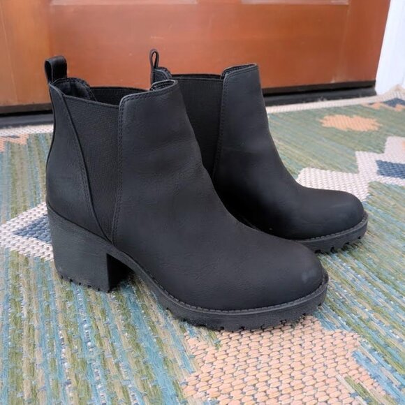 Black High Heel Chelsea Ankle Booties - Picture 2 of 6